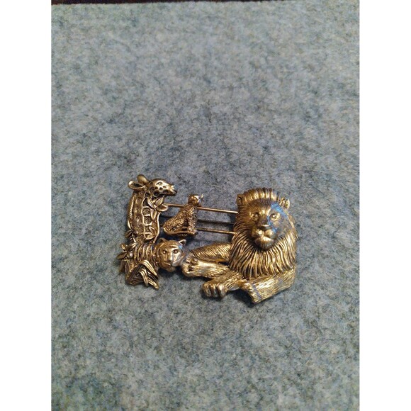 Vintage Gold Tone Lion Brooch Giraffe Tiger Animal‎ Safari Statement Pin - Picture 1 of 3
